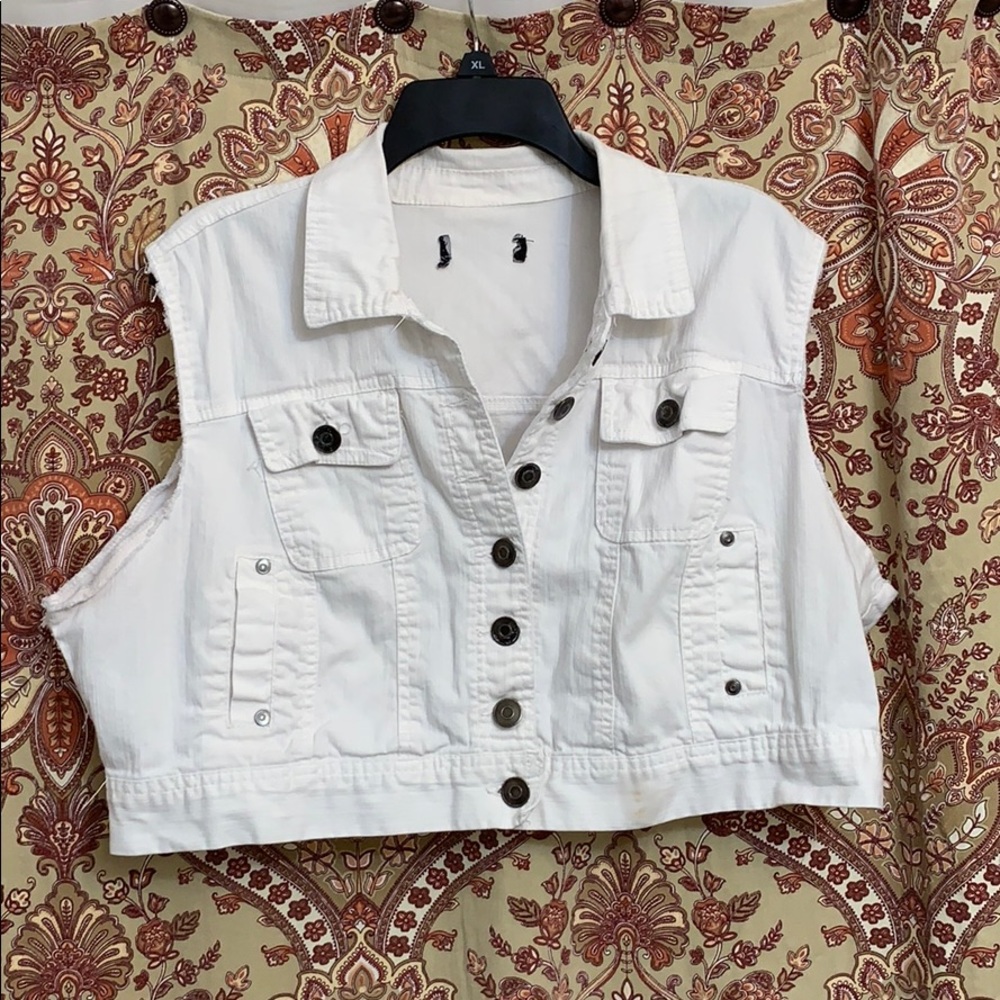 White Cropped Vest!